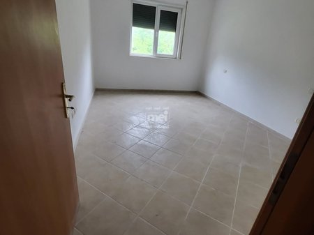 JEPET ME QIRA APARTAMENT 2+1 TEK SHKËMBI I KAVAJËS!