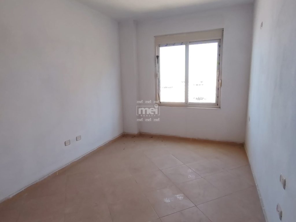 SHITET APARTAMENT 1+1 NE SHKEMB I KAVAJES ME PAMJE DETI
