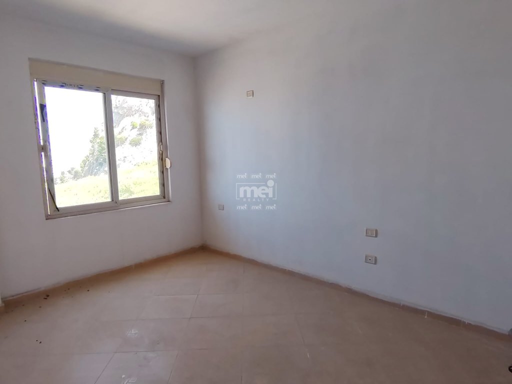 SHITET APARTAMENT 1+1 NE SHKEMB I KAVAJES ME PAMJE DETI