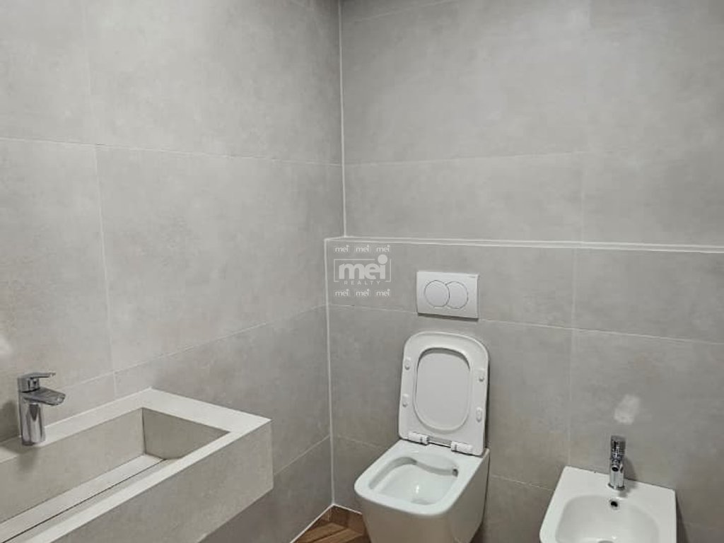 SHITET AMBIENT BIZNESI NË QENDËR TË DURRËSIT!