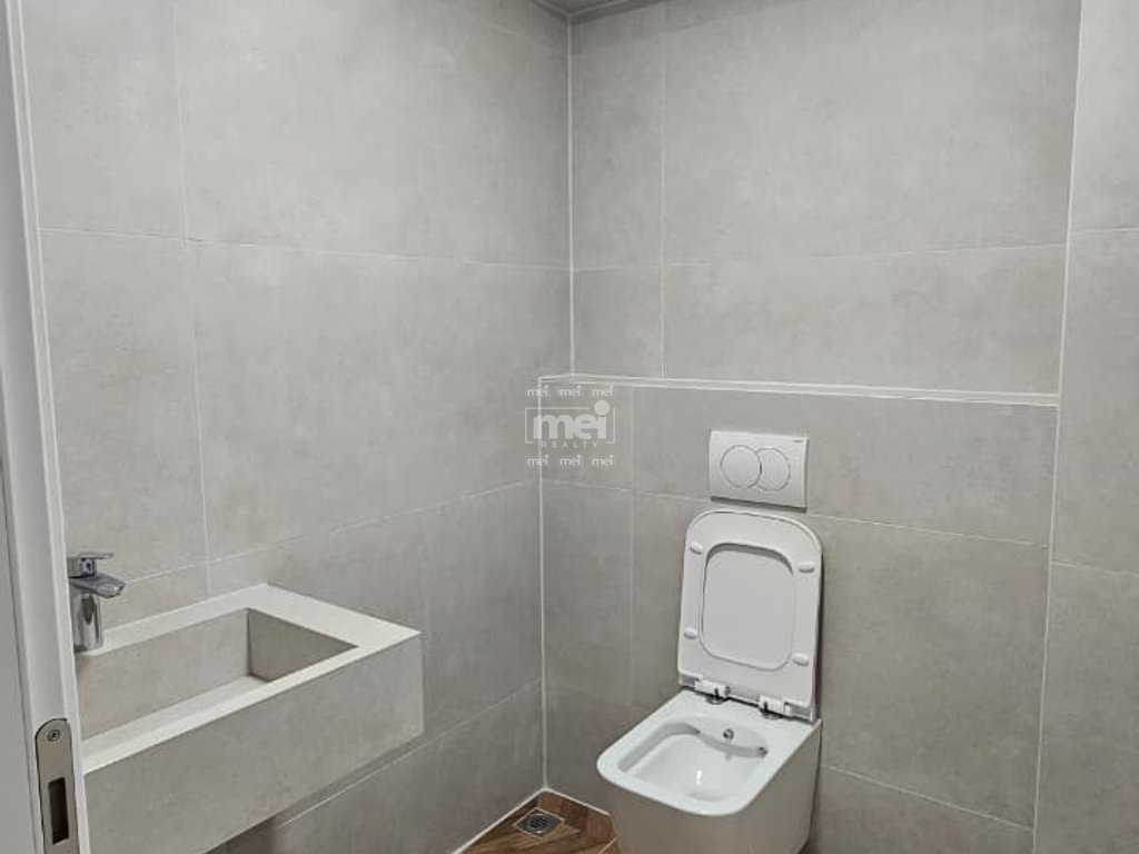 SHITET AMBIENT BIZNESI NË QENDËR TË DURRËSIT!