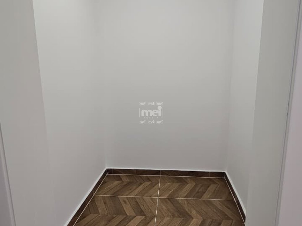 SHITET AMBIENT BIZNESI NË QENDËR TË DURRËSIT!