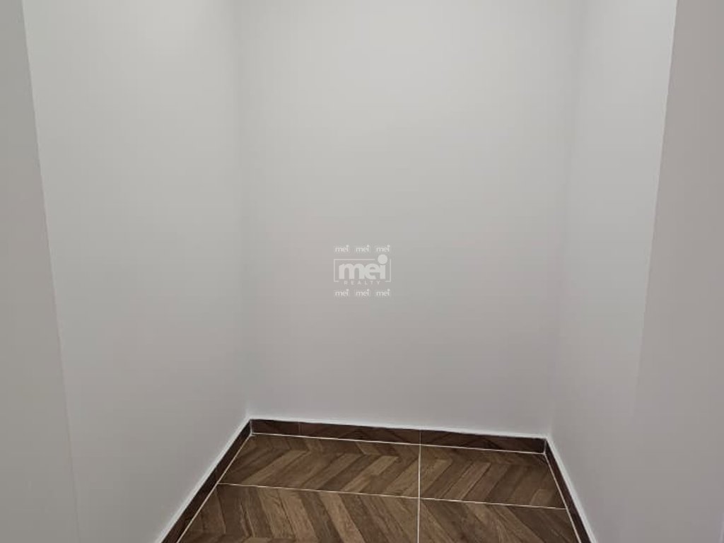 SHITET AMBIENT BIZNESI NË QENDËR TË DURRËSIT!