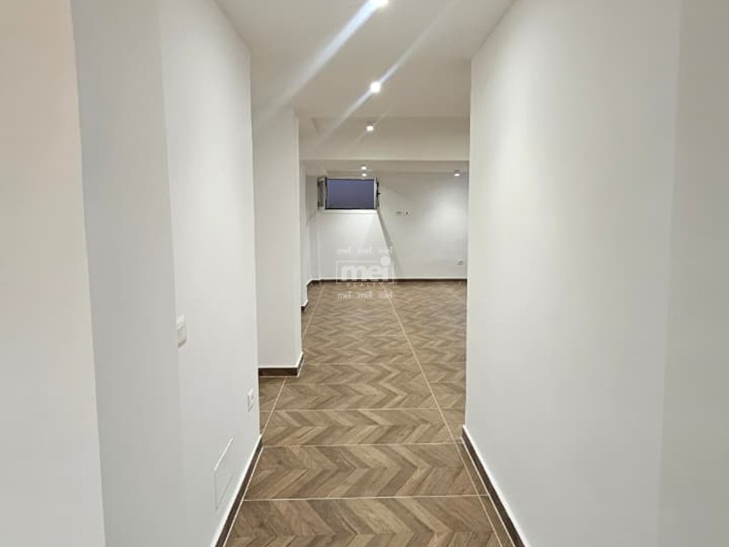 SHITET AMBIENT BIZNESI NË QENDËR TË DURRËSIT!