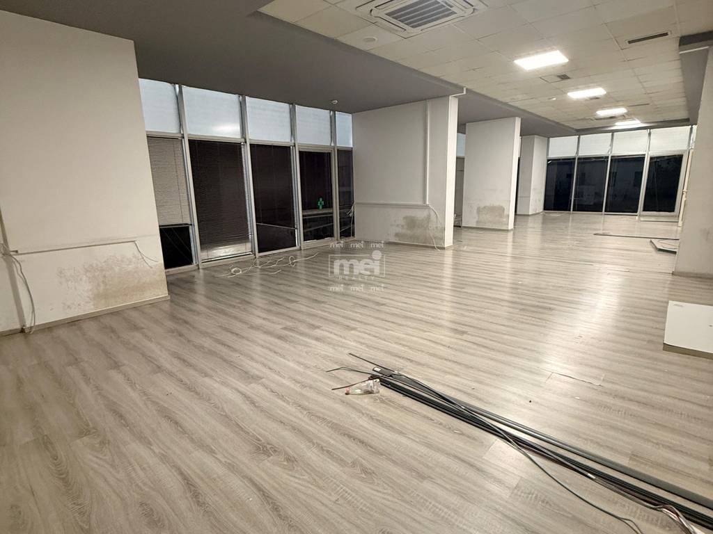 JEPET ME QERA AMBIENT BIZNESI NE QENDER!