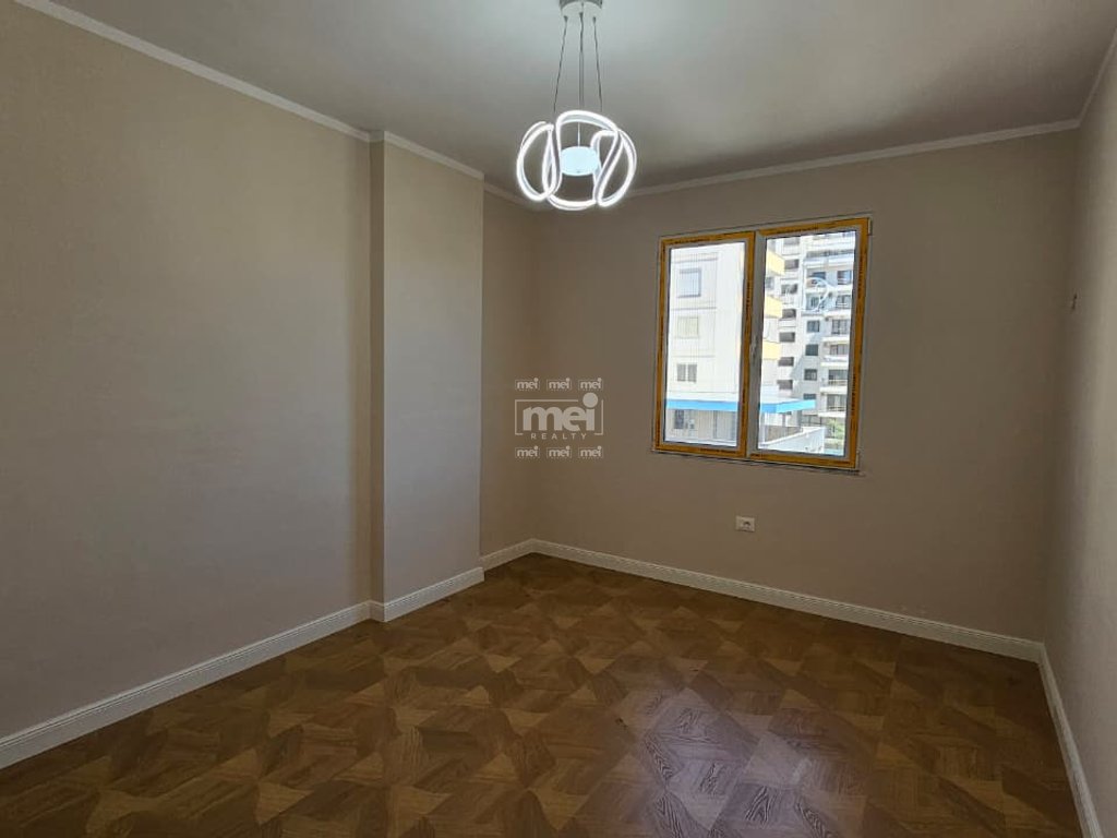 SHITET APARTAMENT 2+1 TEK RROTËN E KUQE!