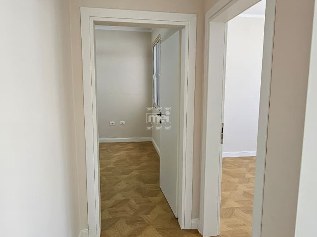 SHITET APARTAMENT 2+1 TEK RROTËN E KUQE!