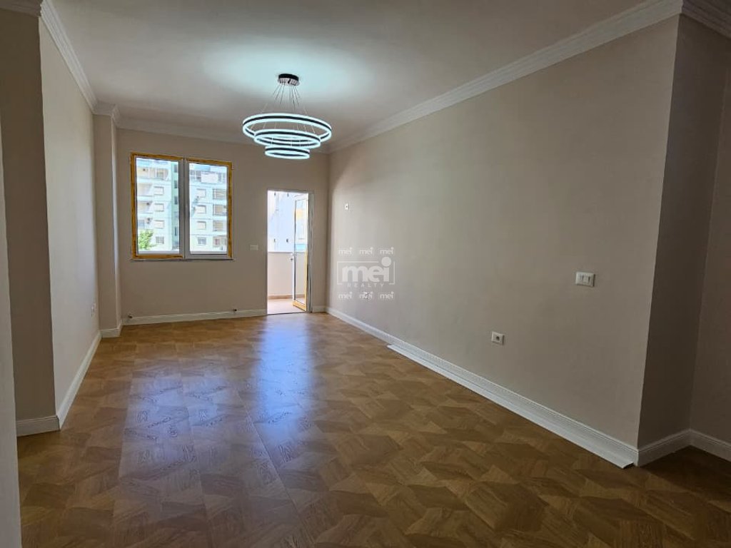 SHITET APARTAMENT 2+1 TEK RROTËN E KUQE!