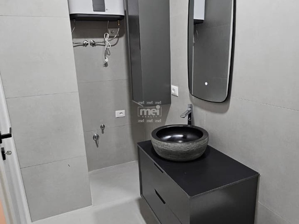 SHITET APARTAMENT 2+1 TEK RROTËN E KUQE!