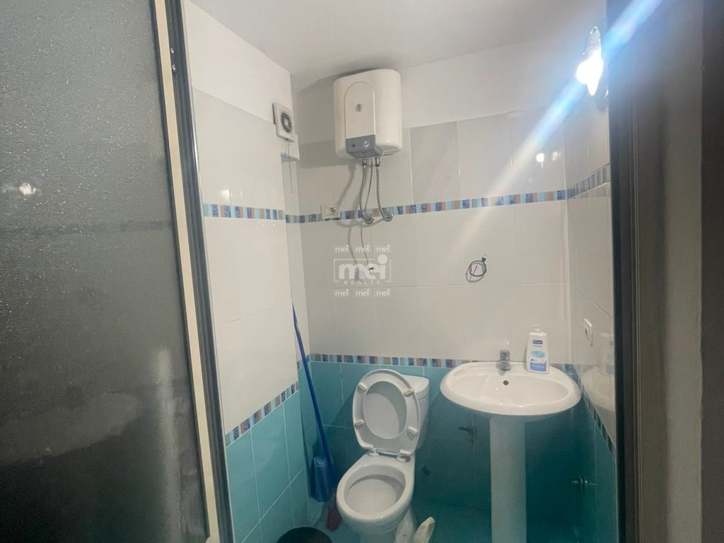 JEPET ME QIRA AMBIENT BIZNESI RRUGA E RE E PORTIT!