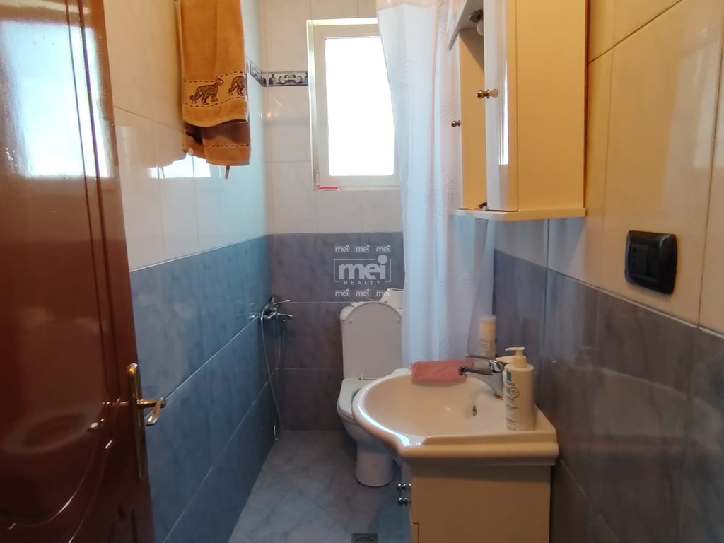 SHITET SHTEPI PRIVATE NE ZONEN E PLAZHIT!
