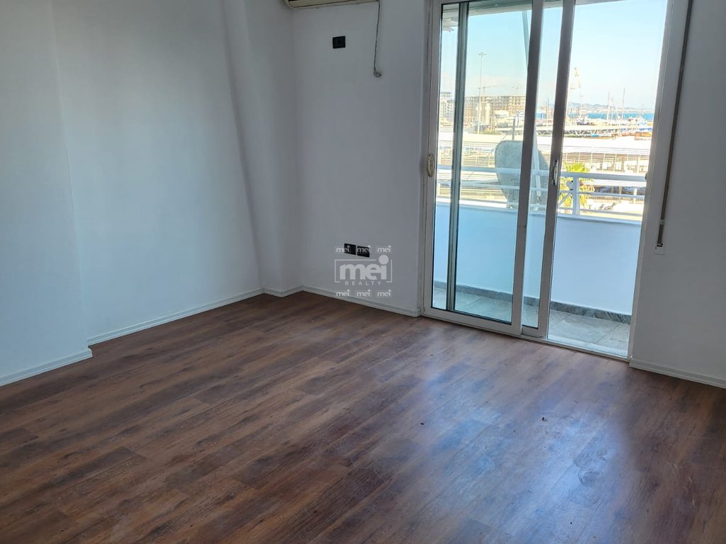 SHITET APARTAMENT 3+1+2  ME PAMJE NGA DETI,TEK RRUGA E RE E PORTIT!