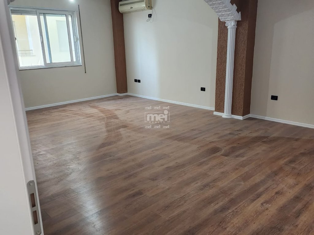 SHITET APARTAMENT 3+1+2  ME PAMJE NGA DETI,TEK RRUGA E RE E PORTIT!