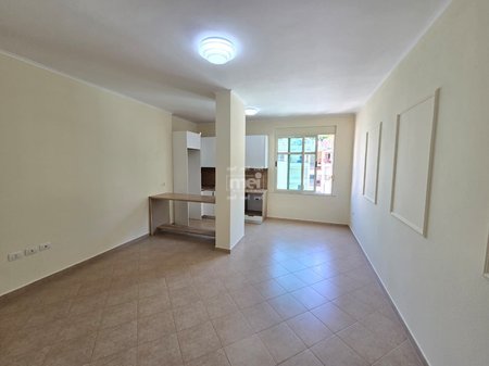 SHITET APARTAMENT 1+1 NË SHKËMBIN E KAVAJËS – PRANË HOTEL LEONARDO!