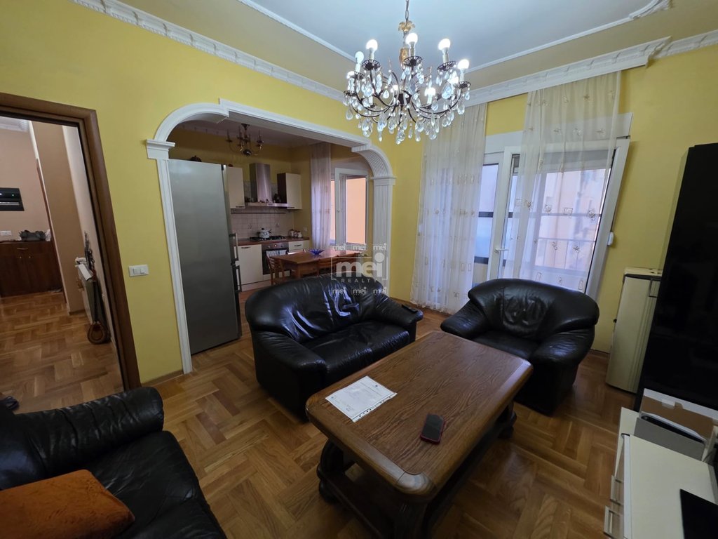SHITET APARTAMENT 3+1 TE LAGJIA 18 PRANE "VALA PARK"