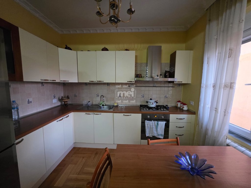 SHITET APARTAMENT 3+1 TE LAGJIA 18 PRANE "VALA PARK"