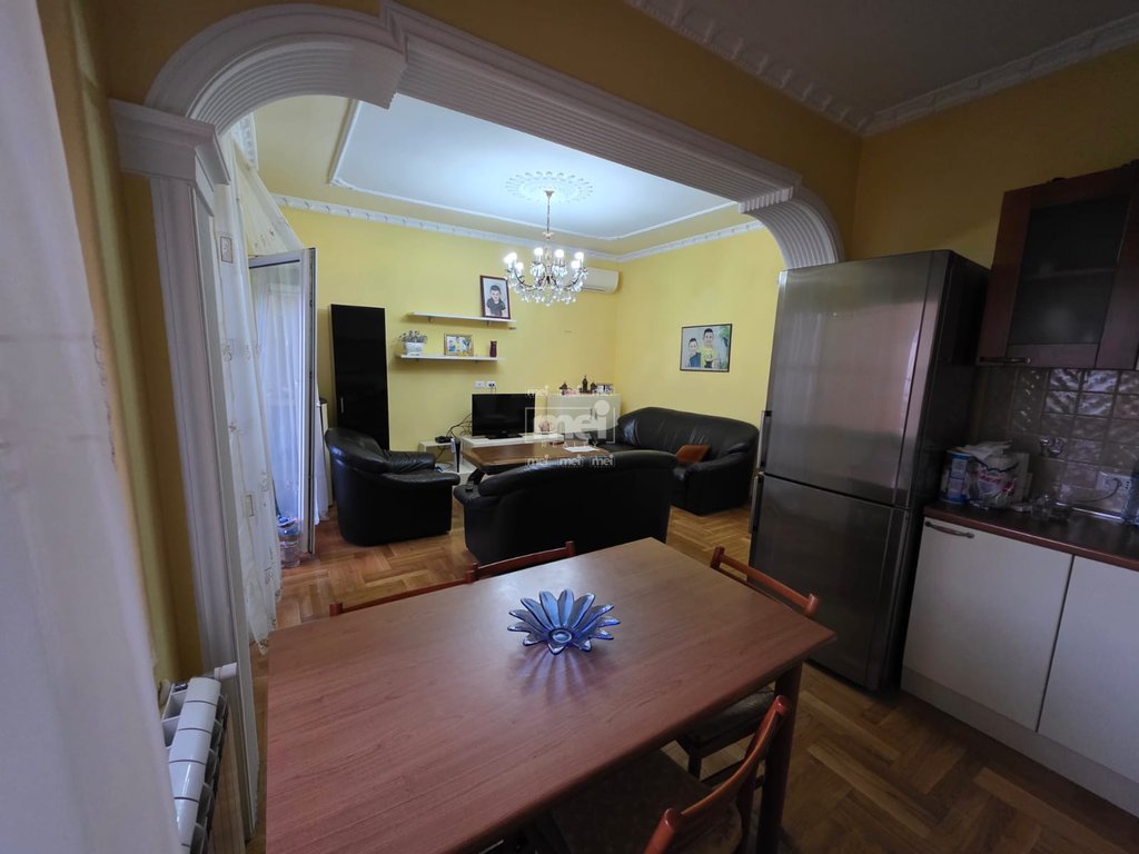 SHITET APARTAMENT 3+1 TE LAGJIA 18 PRANE "VALA PARK"