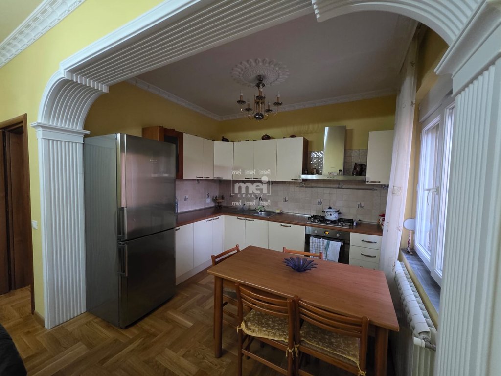 SHITET APARTAMENT 3+1 TE LAGJIA 18 PRANE "VALA PARK"