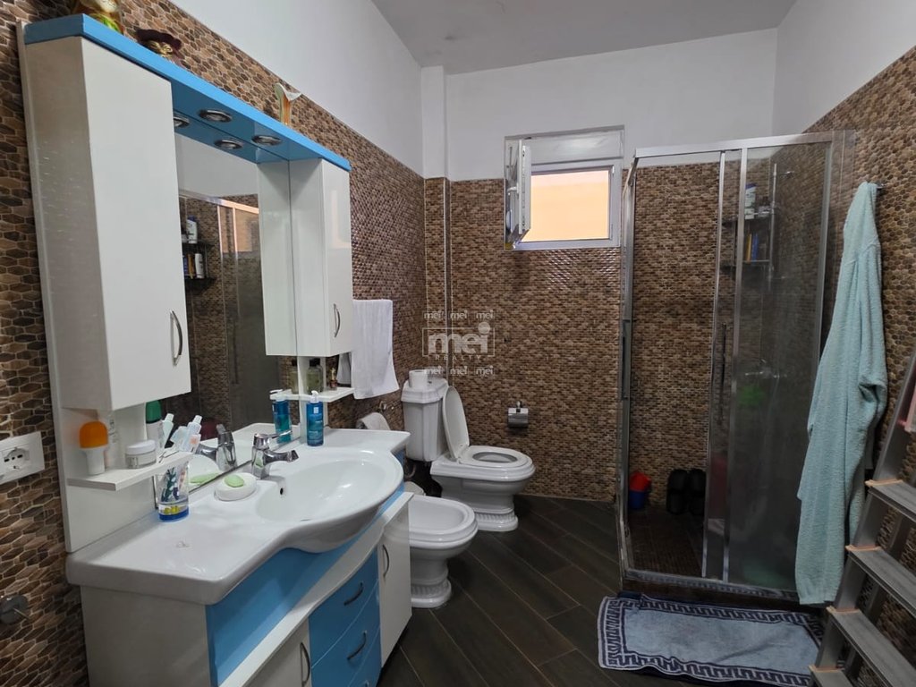 SHITET APARTAMENT 3+1 TE LAGJIA 18 PRANE "VALA PARK"