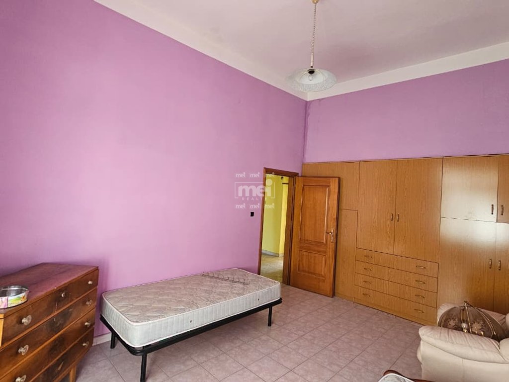 SHITET APARTAMENT 2+1+2 NË QENDËR TË DURRËSIT!