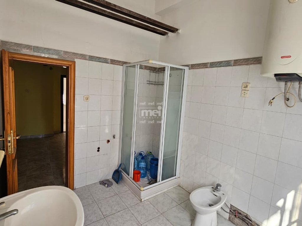 SHITET APARTAMENT 2+1+2 NË QENDËR TË DURRËSIT!