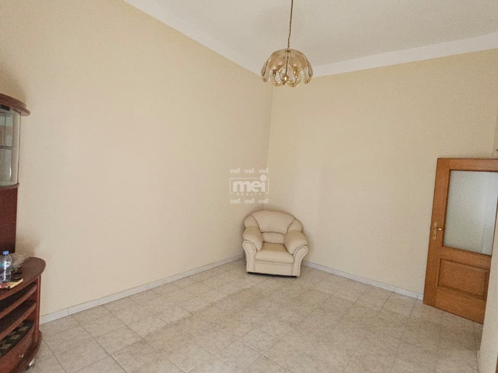 SHITET APARTAMENT 2+1+2 NË QENDËR TË DURRËSIT!