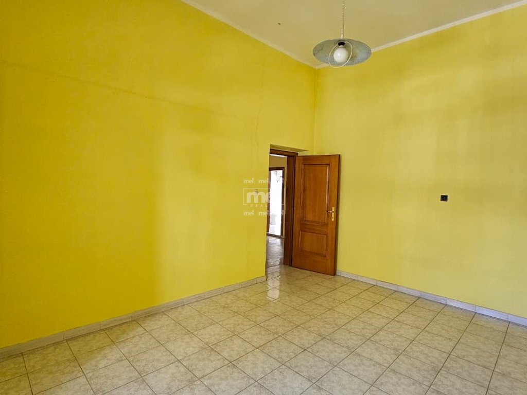 SHITET APARTAMENT 2+1+2 NË QENDËR TË DURRËSIT!