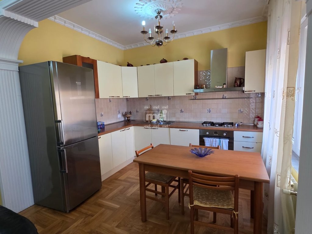 SHITET APARTAMENT 3+1 TE LAGJIA 18 PRANE "VALA PARK"