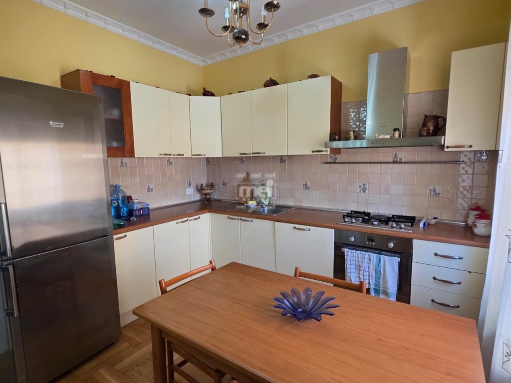SHITET APARTAMENT 3+1 TE LAGJIA 18 PRANE "VALA PARK"