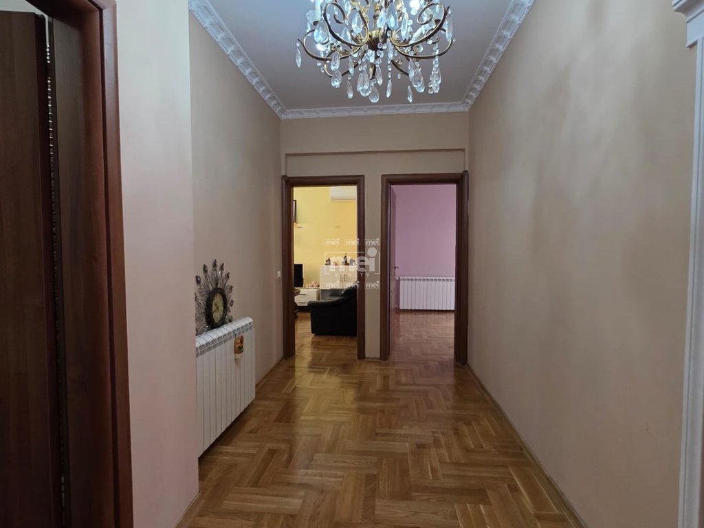 SHITET APARTAMENT 3+1 TE LAGJIA 18 PRANE "VALA PARK"