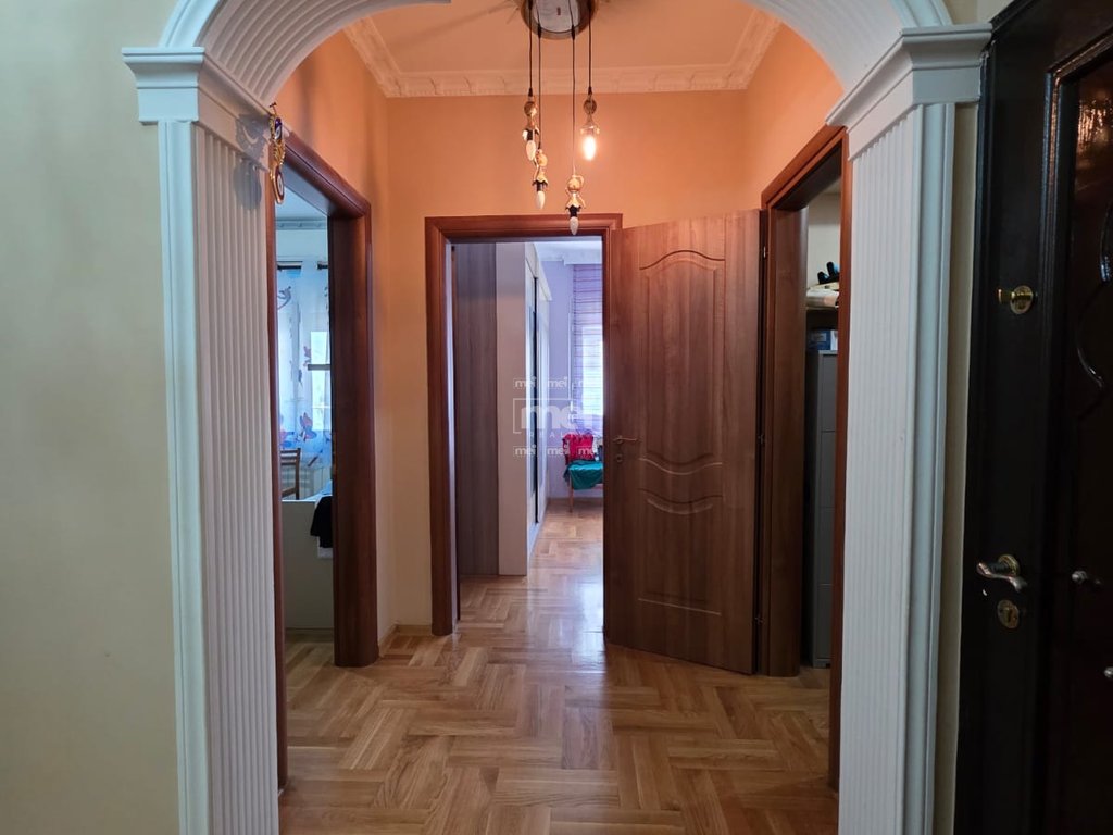 SHITET APARTAMENT 3+1 TE LAGJIA 18 PRANE "VALA PARK"