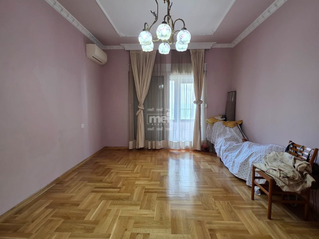 SHITET APARTAMENT 3+1 TE LAGJIA 18 PRANE "VALA PARK"