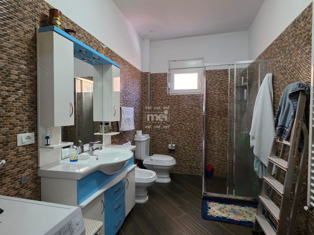 SHITET APARTAMENT 3+1 TE LAGJIA 18 PRANE "VALA PARK"