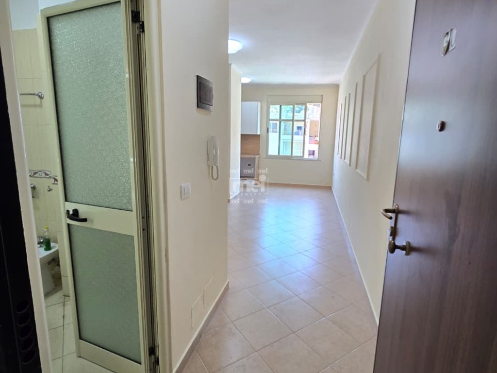 SHITET APARTAMENT 1+1 NË SHKËMBIN E KAVAJËS – PRANË HOTEL LEONARDO!