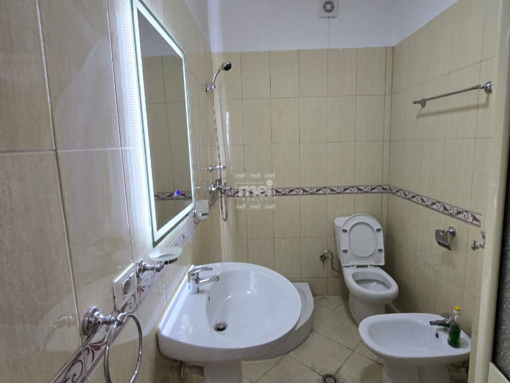 SHITET APARTAMENT 1+1 NË SHKËMBIN E KAVAJËS – PRANË HOTEL LEONARDO!