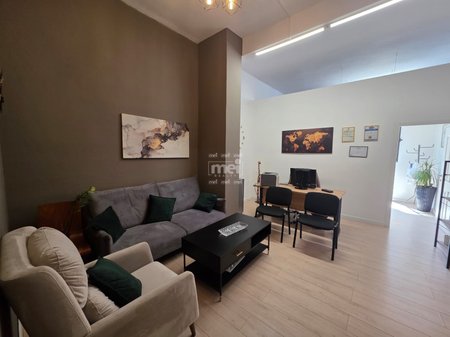 JEPET ME QERA ZYRË NË QENDRËN TREGTARE GALAKTIK, NË HYRJE TË DURRËSIT!