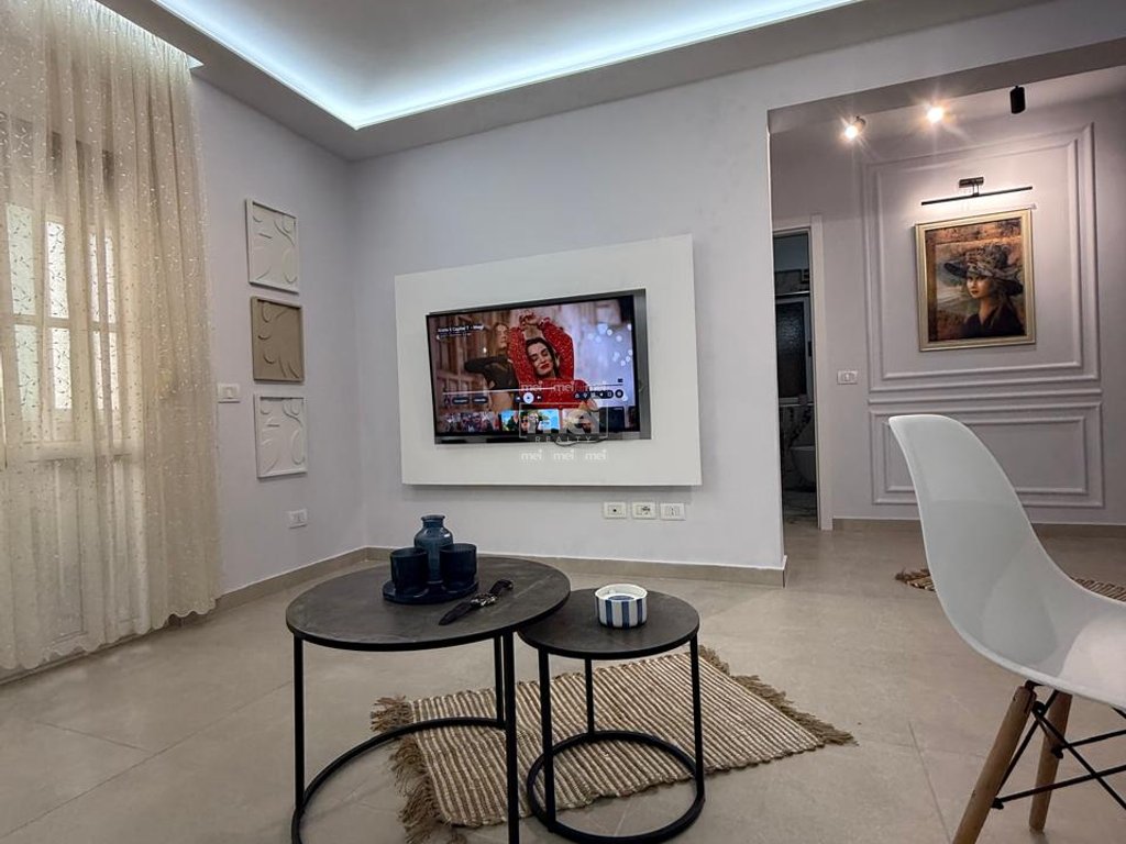 SHITET APARTAMENT 1+1 NË VIJË TË PARË ME DETIN – SHKËMBI I KAVAJËS!