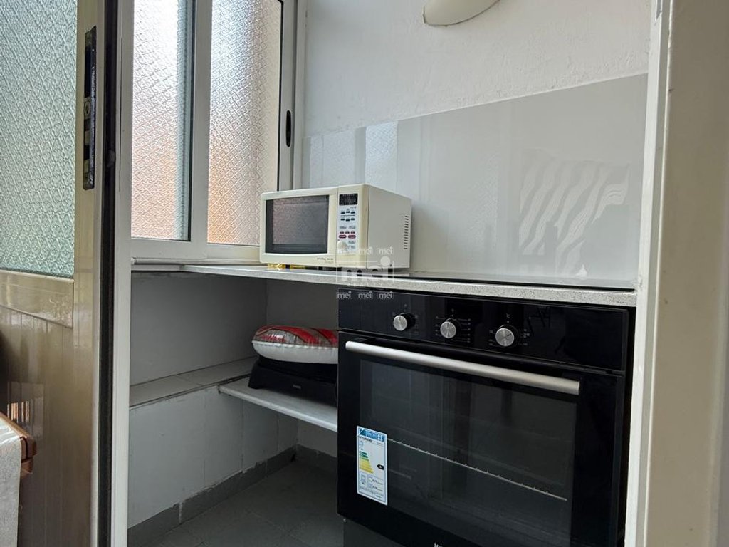 SHITET APARTAMENT 1+1 NË VIJË TË PARË ME DETIN – SHKËMBI I KAVAJËS!