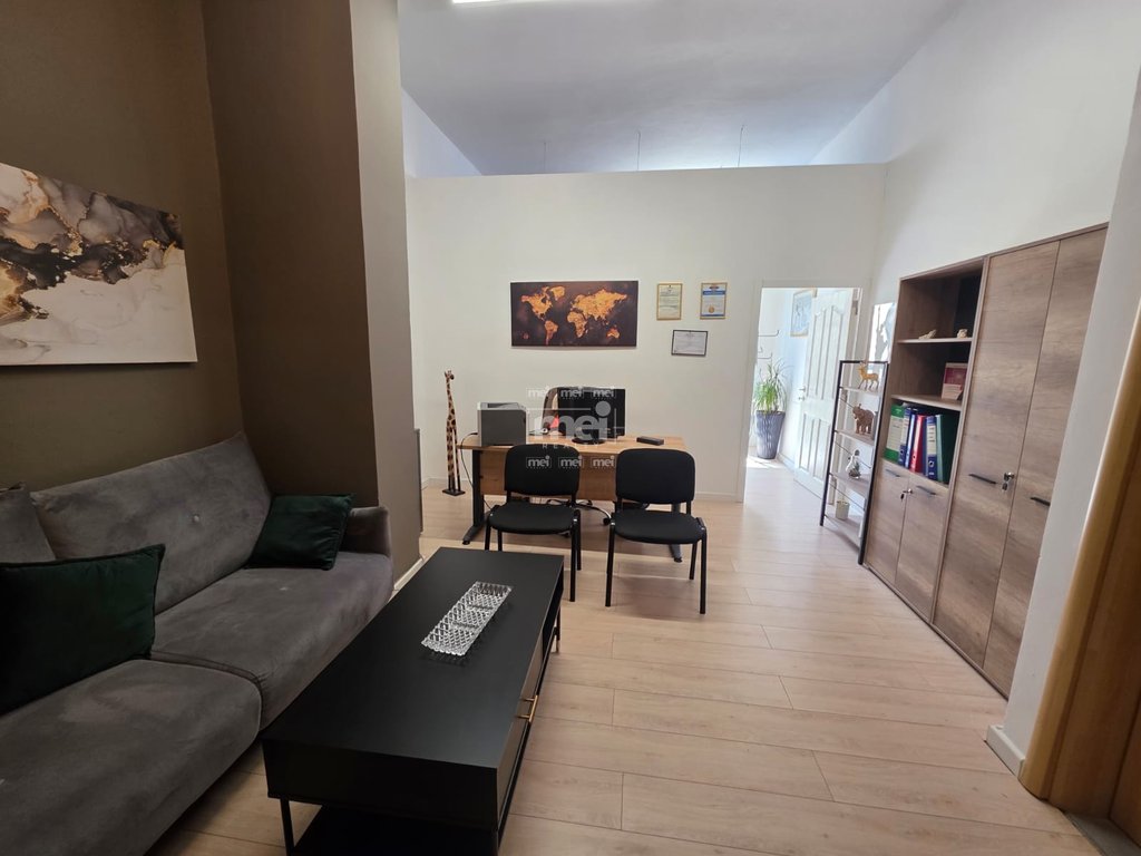 JEPET ME QERA ZYRË NË QENDRËN TREGTARE GALAKTIK, NË HYRJE TË DURRËSIT!