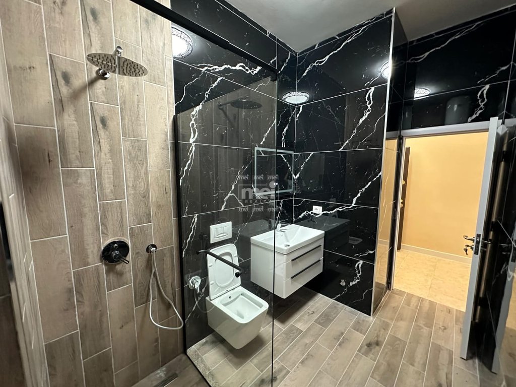 SHITET APARTAMENT 3+1 NË PLAZH!