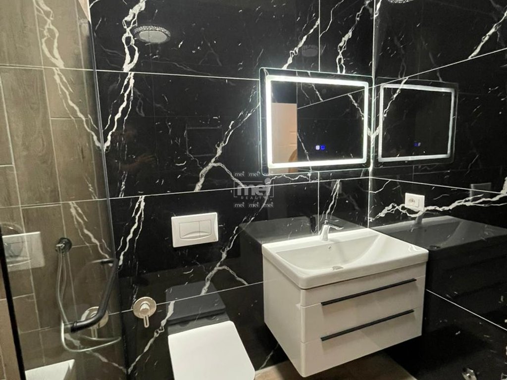 SHITET APARTAMENT 3+1 NË PLAZH!