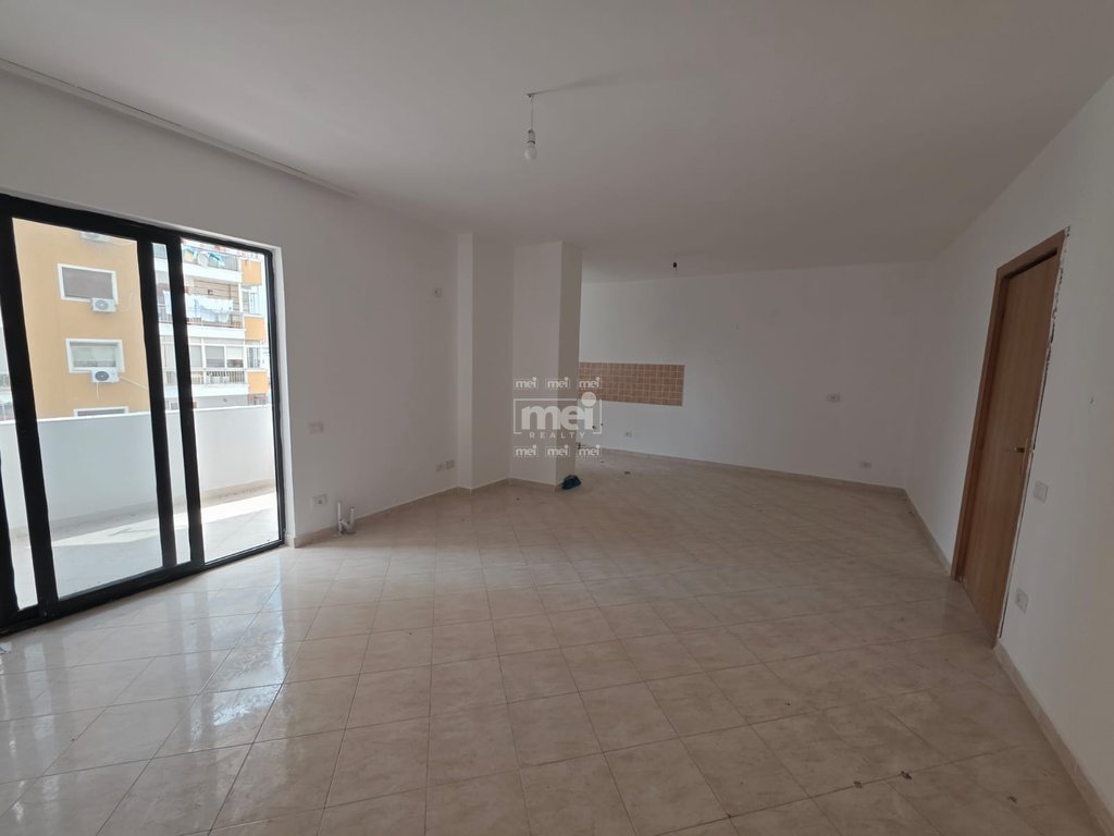 Shitet apartament 2+1+2 te markata fruta perimeve!