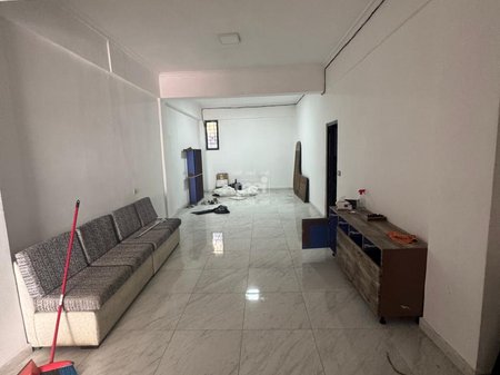 JEPET ME QIRA AMBIENT BIZNESI NE PLAZH TE RROTA KUQE!