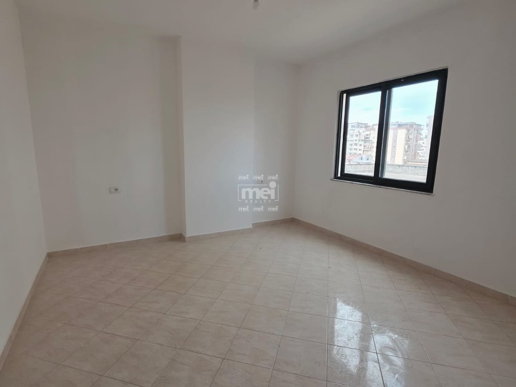 SHITET APARTAMENT 2+1+2 TE MARKATA FRUTA PERIMEVE!