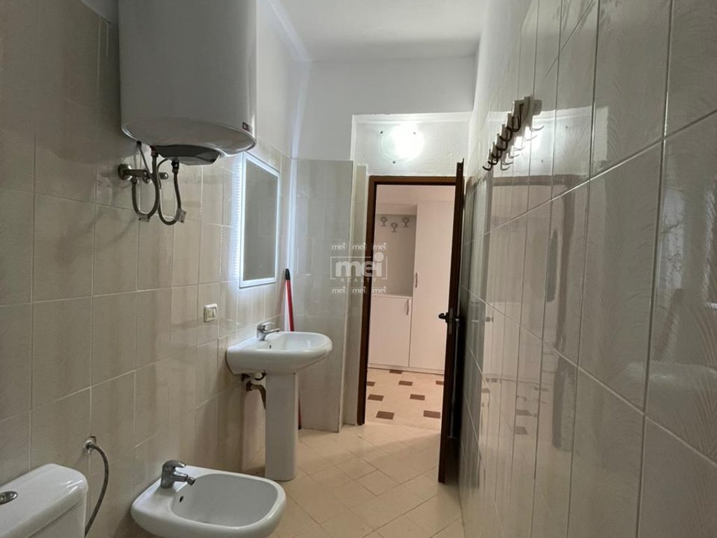 SHITET APARTAMENT 2+1+2 ME 2 BALLKONE DHE PAMJE DETI ,NË PLAZH!