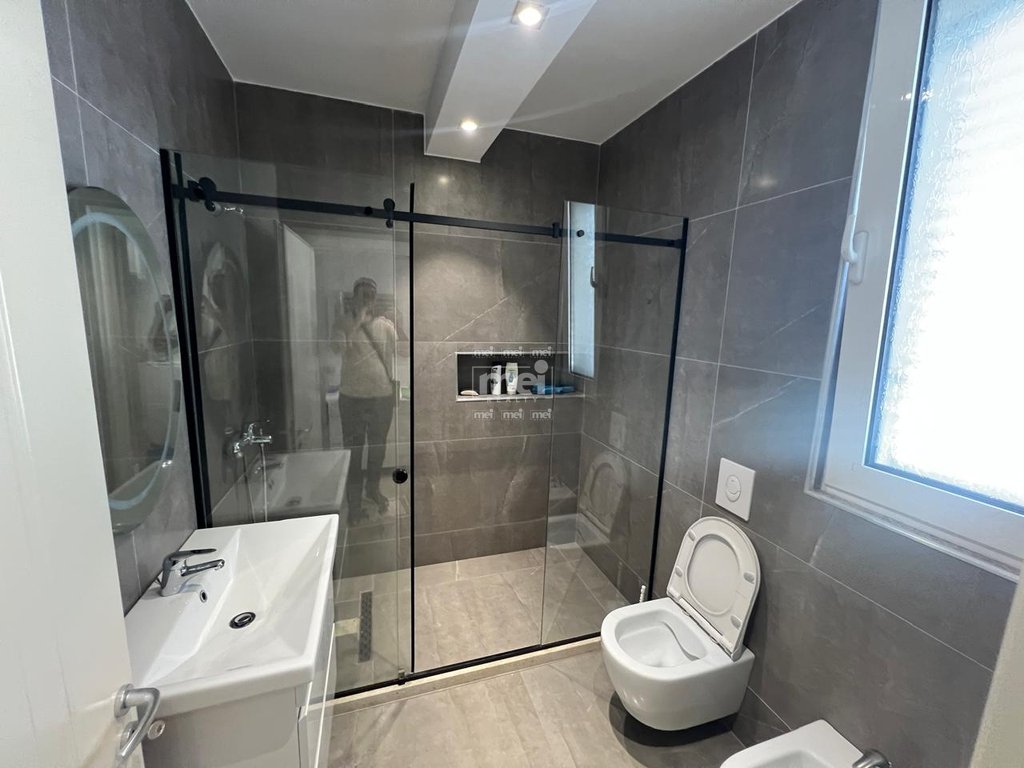 JEPET ME QIRA SUPER APARTAMENT 2+1 TE ISH KENETA+ POST PARKIM!