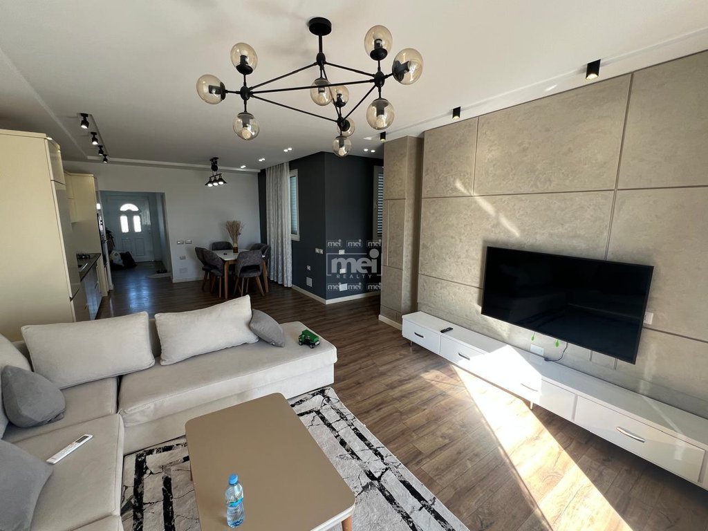JEPET ME QIRA SUPER APARTAMENT 2+1 TE ISH KENETA+ POST PARKIM!