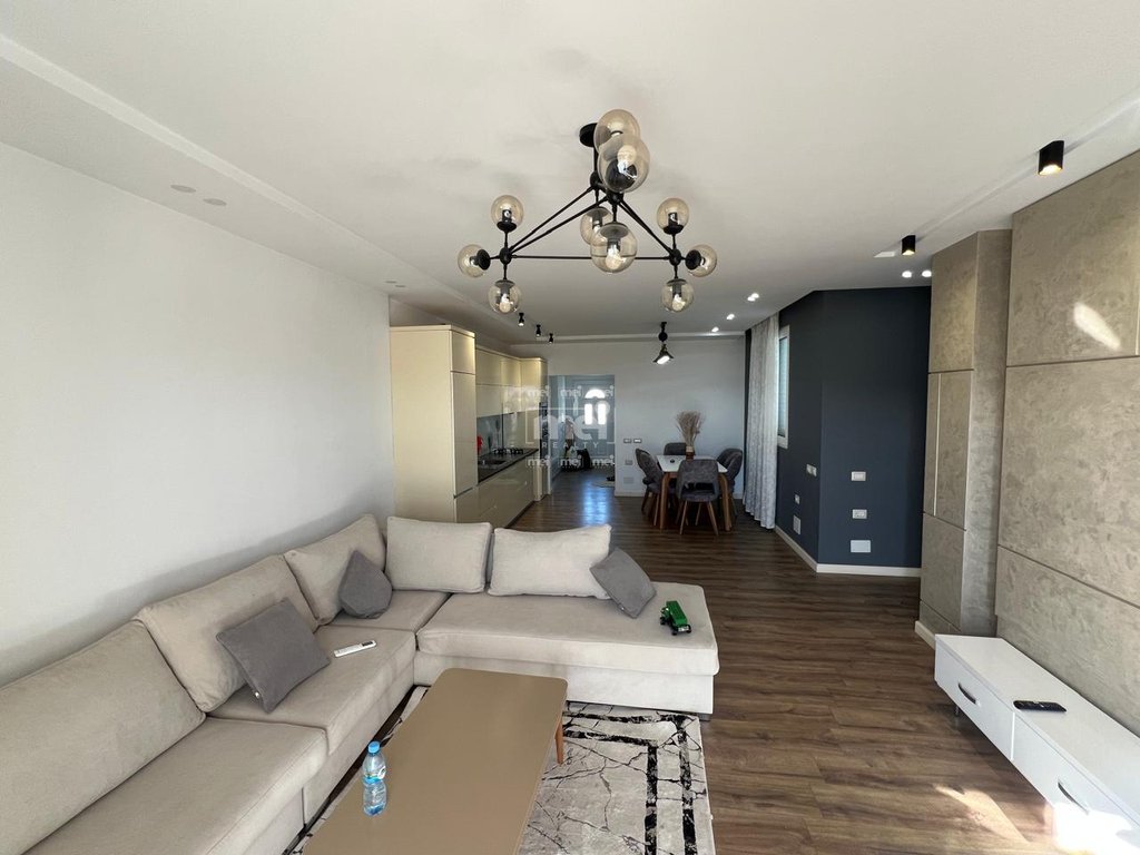 JEPET ME QIRA SUPER APARTAMENT 2+1 TE ISH KENETA+ POST PARKIM!