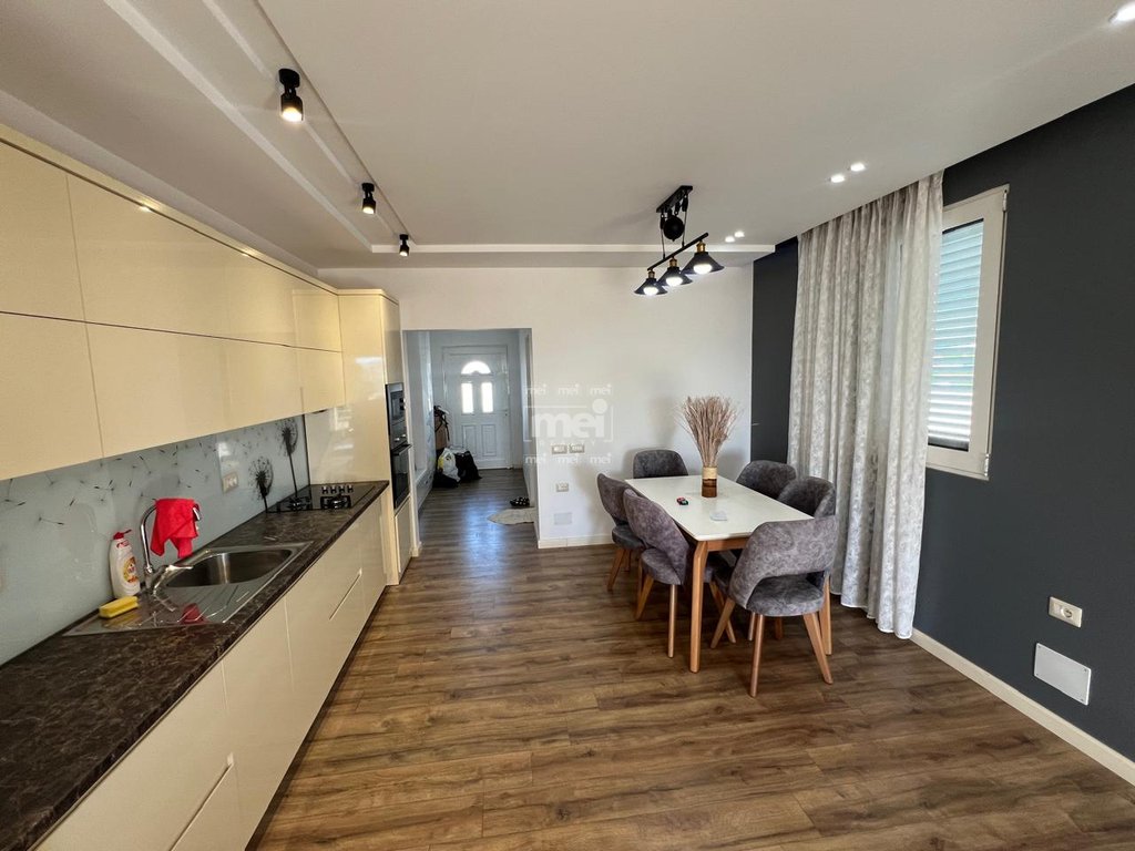 JEPET ME QIRA SUPER APARTAMENT 2+1 TE ISH KENETA+ POST PARKIM!