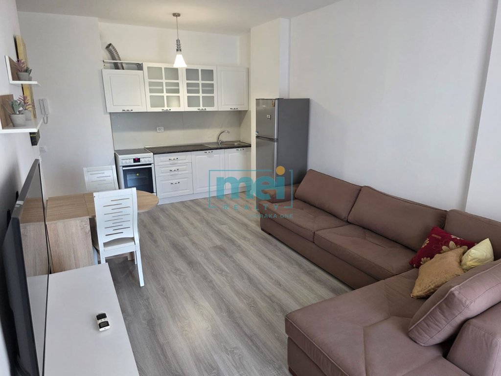 Jepet me Qera Super Apartament 1+1 ne Laprake!